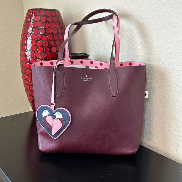 kate spade Handbags - Kate Spade Arch Love Birds Small Reversible Tote